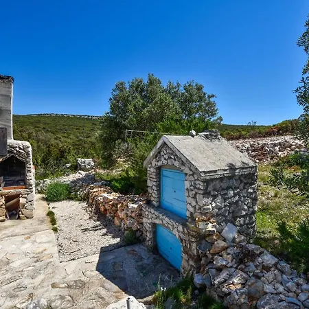 House Jonathan Nyaraló