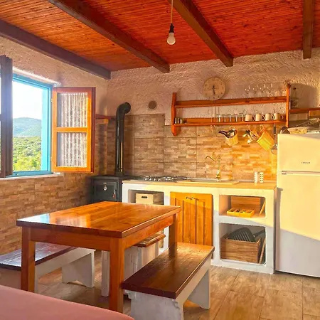 House Jonathan Nyaraló Neviđane